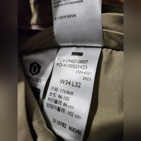 Docker's Slim Fit Men's Khaki Pants - Picture 4 of 4